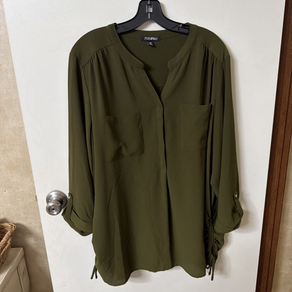 Roz & Ali  Green Blouse with Roll Tab 3/4 Sleeves ~ Sz 3X